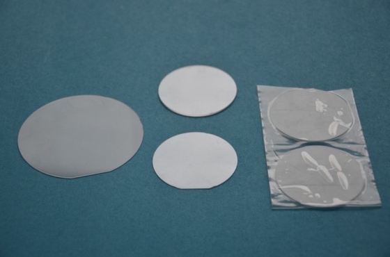 2 " 3 " 4 " 6 " Wafer de safira Al2O3 Substrato de cristal lado duplo polido para óptica