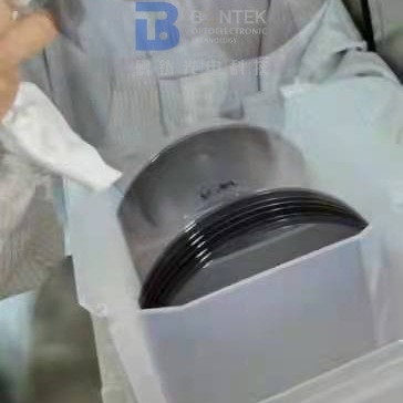 O diâmetro 6" 8" bolacha do nióbito do lítio CONSIDEROU a categoria ótica 350um 500um
