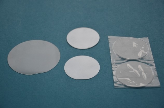 2 " 3 " 4 " 6 " Wafer de safira Al2O3 Substrato de cristal lado duplo polido para óptica