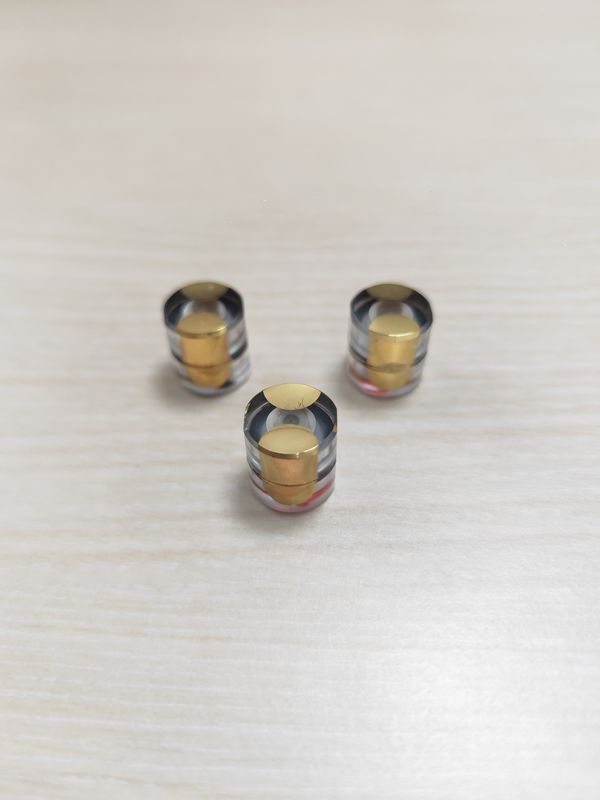 Capas de terminação de wafer piezoelétrico concebidas para suportar temperaturas extremas e tensões mecânicas para uso industrial a longo prazo