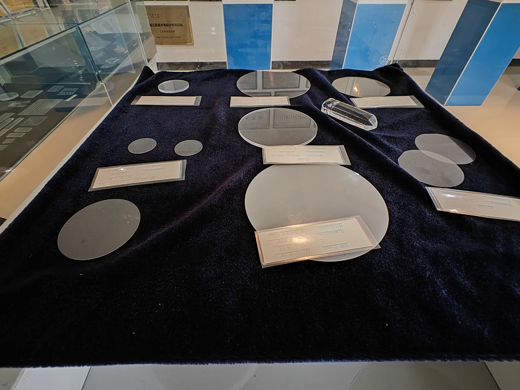Otimize seus sistemas de instrumentação com placas de quartzo de cristal único para produção de dispositivos SAW e MEMS